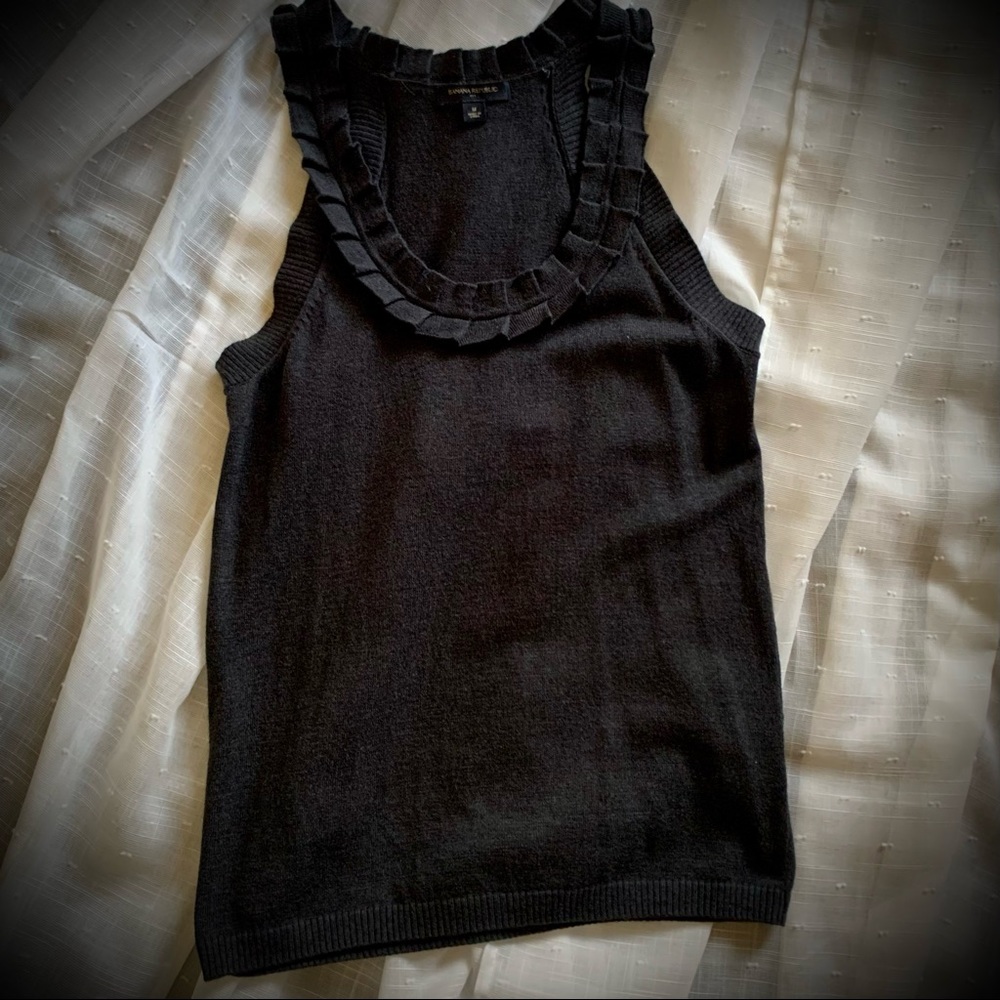 Charcoal grey Banana Republic Factory sleeveless top
